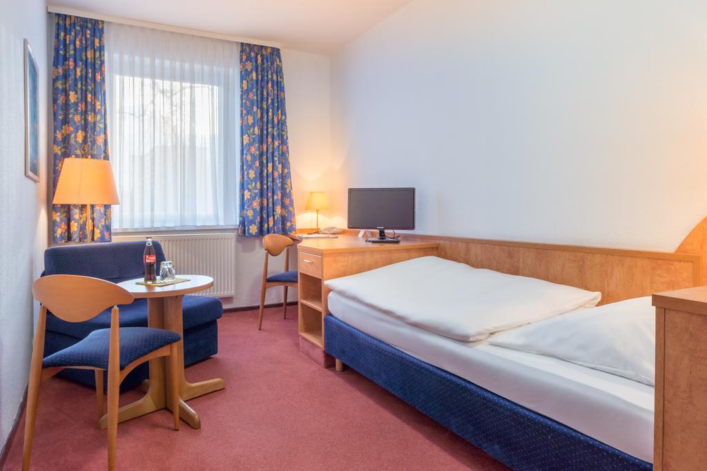 Cvjm Hotel Am Wollmarkt Brunswick Chambre photo